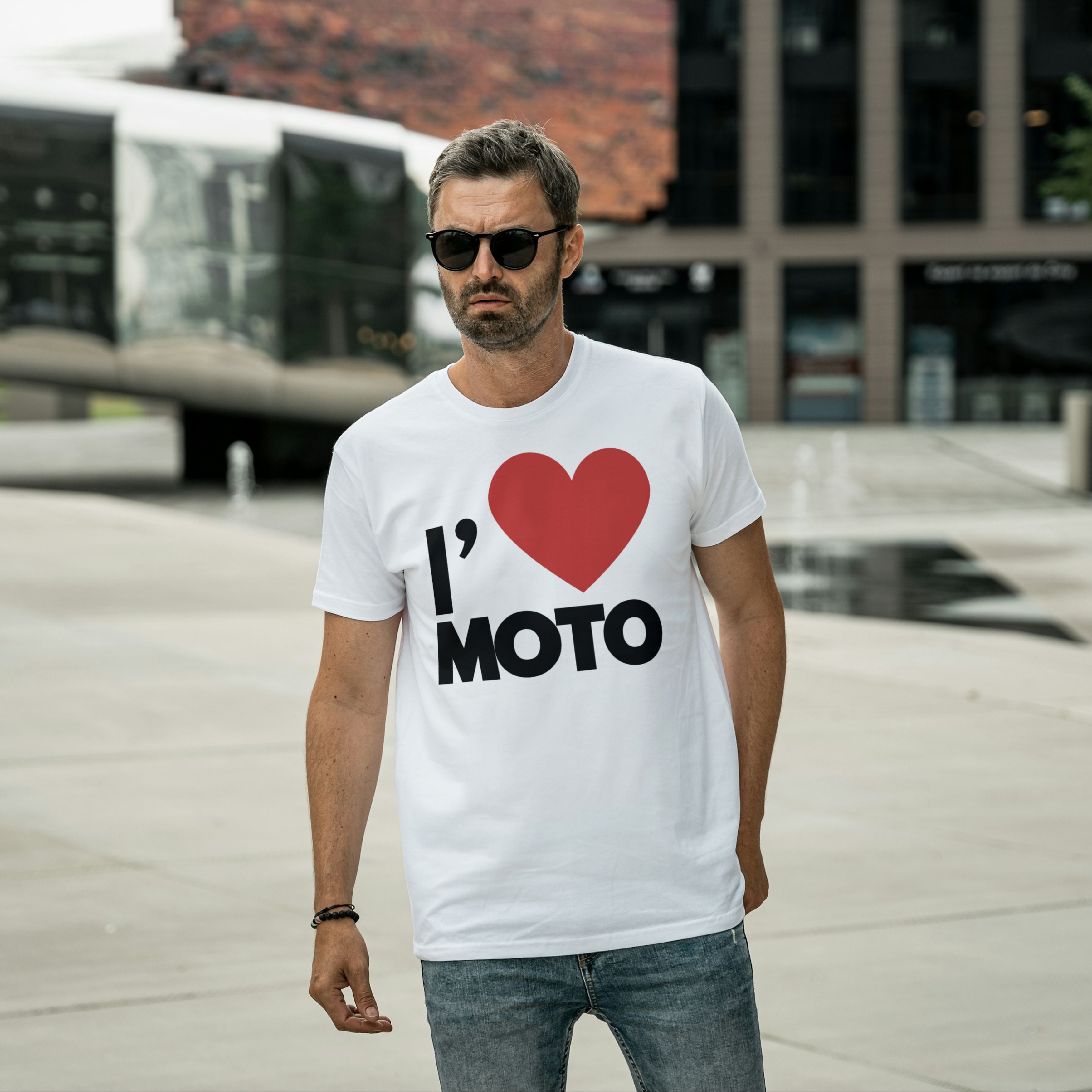 Motard Attitude : L'Esprit et le Style du Vrai Motard